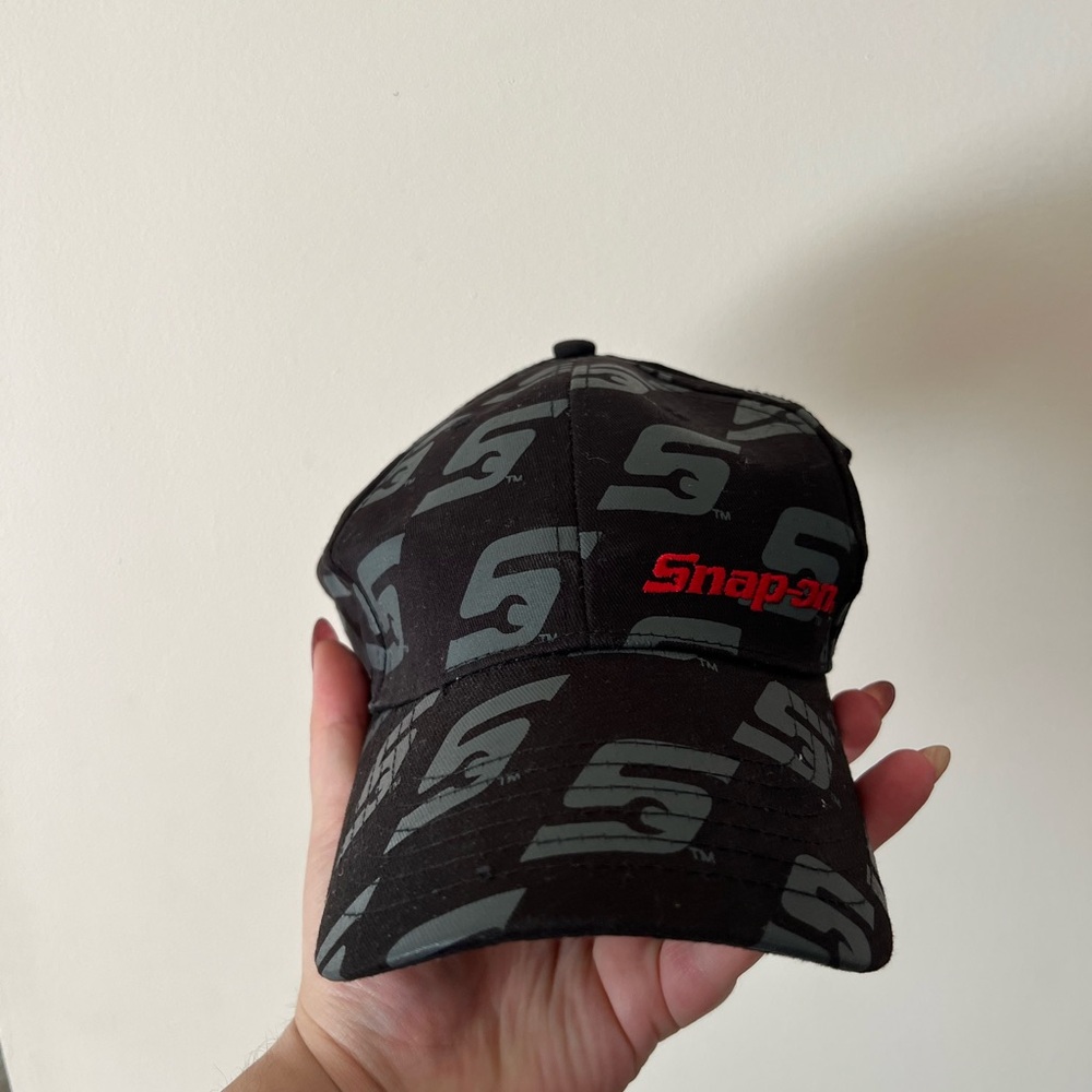 Snap-on Black and Gray Logo Cap